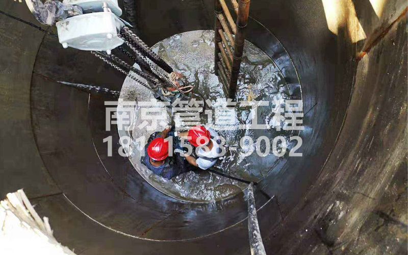 242丽江苑污水池清理
