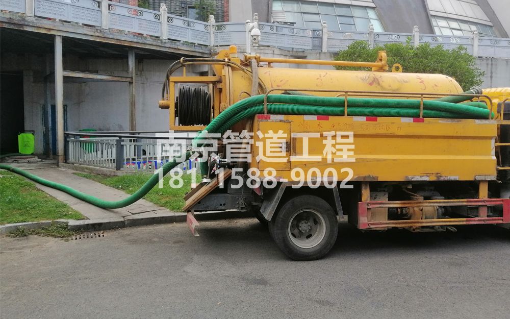277丽江苑商场隔油池吸污