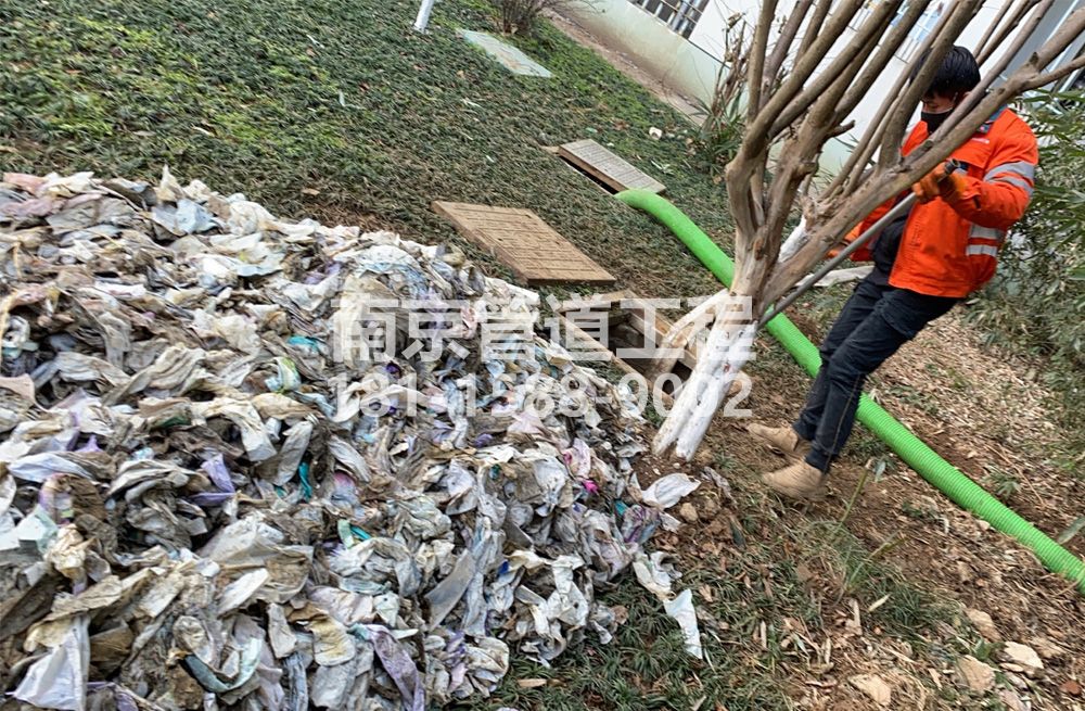 315丽江苑化粪池垃圾清理