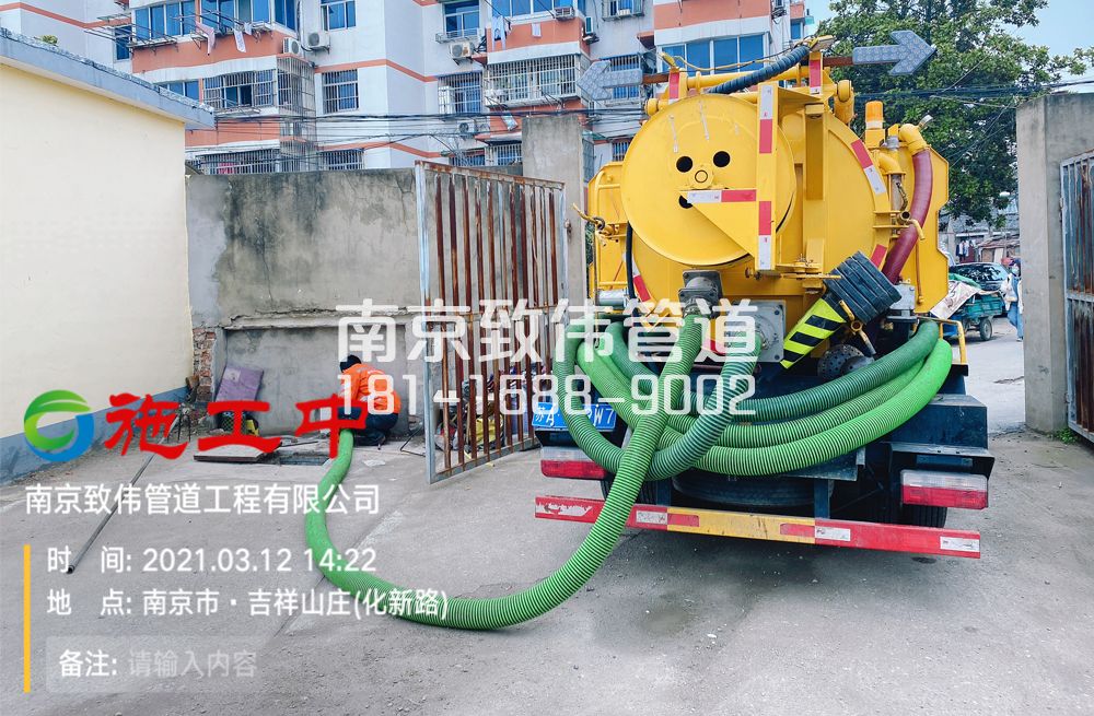 323丽江苑公厕化粪池清理